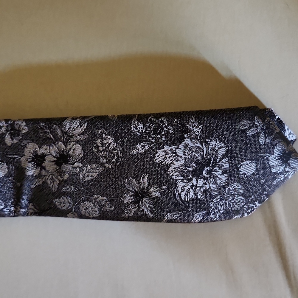 Flower Pattern Tie - Express